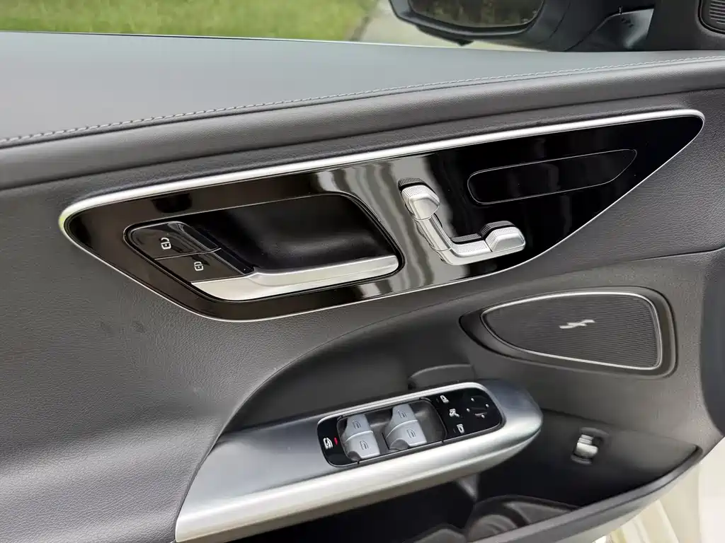Mercedes-Benz C-Class — миниатюра 14