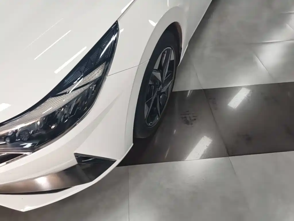 Hyundai Elantra — миниатюра 23