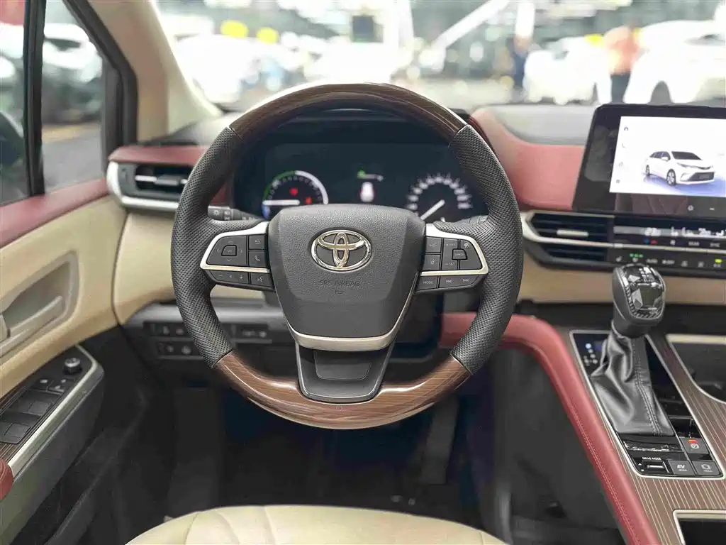 Toyota Granvia — миниатюра 26
