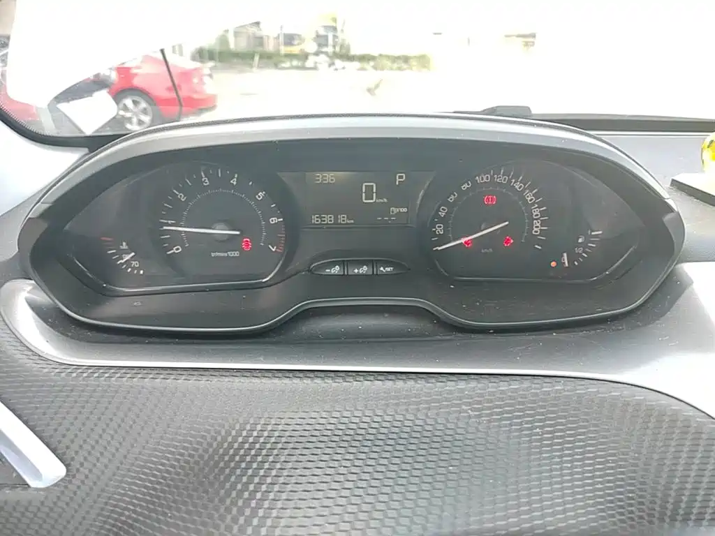 Peugeot 2008 — миниатюра 12