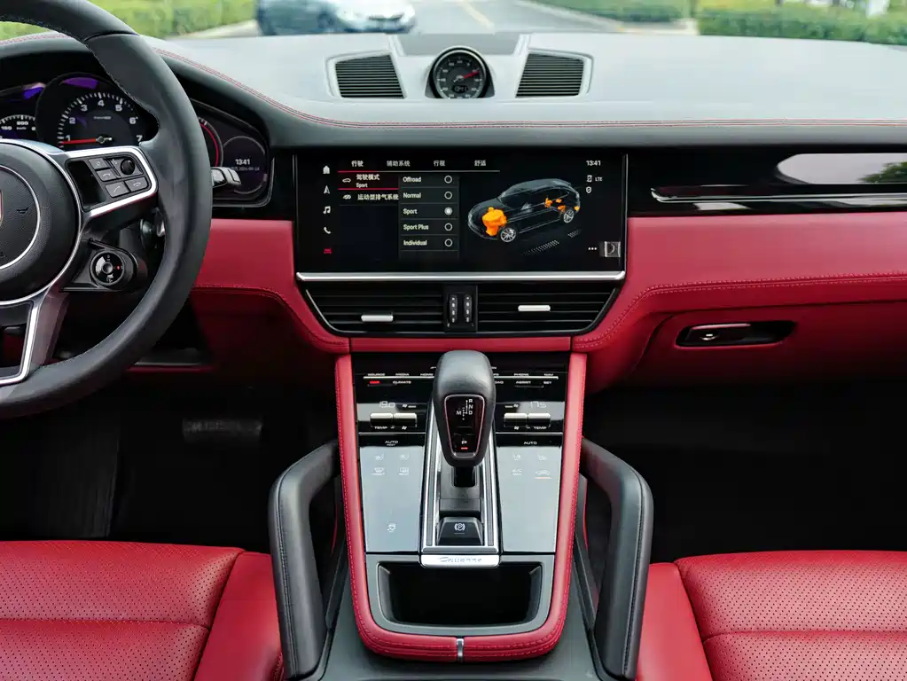 Porsche Cayenne — миниатюра 13