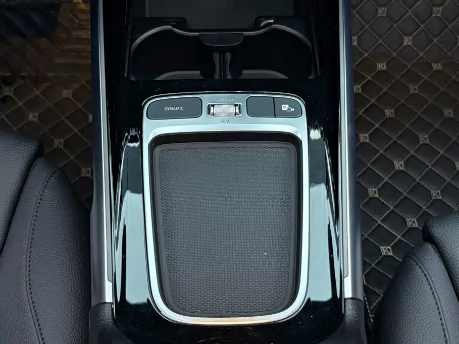 Mercedes-Benz GLB — миниатюра 12