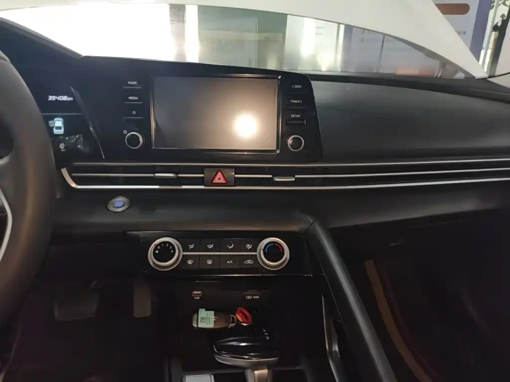 Hyundai Elantra — миниатюра 13