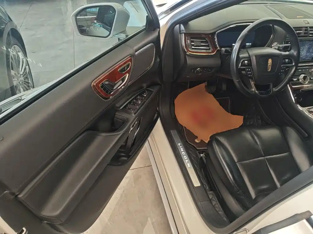Lincoln Continental — миниатюра 16