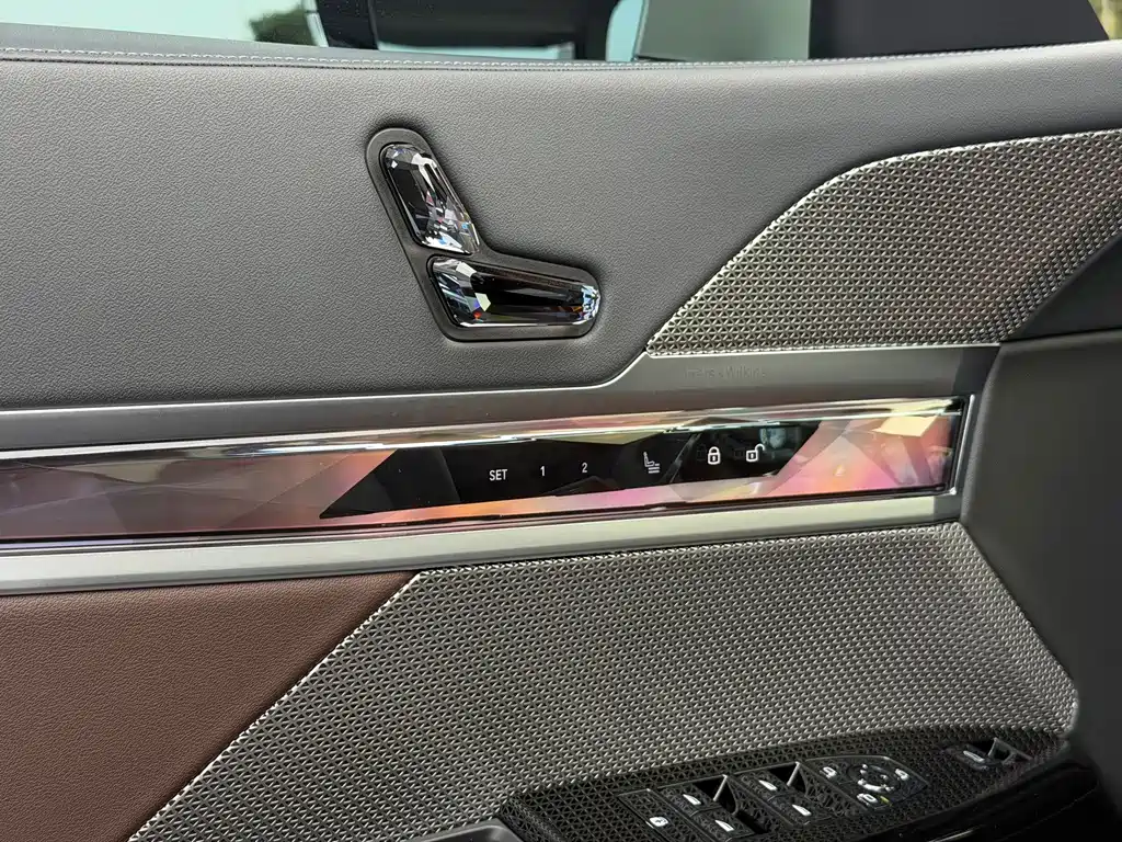 BMW 7 Series — миниатюра 7