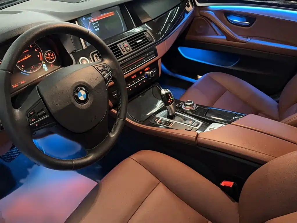 BMW 5 Series — миниатюра 6
