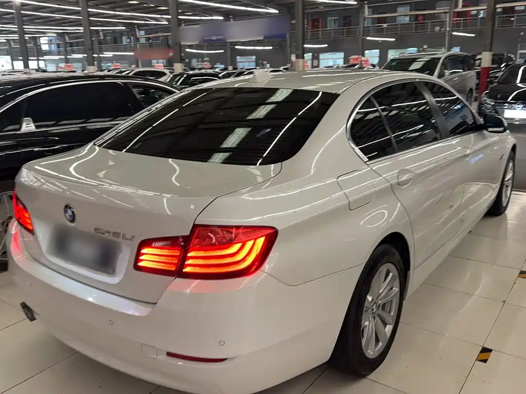 BMW 5 Series — миниатюра 14