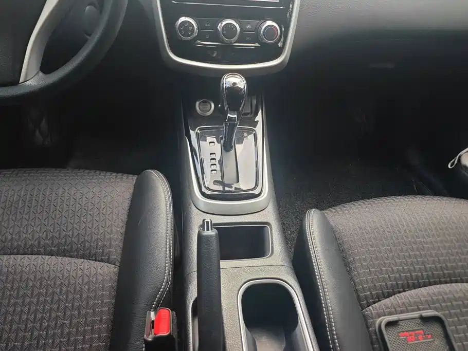 Nissan Tiida — миниатюра 16