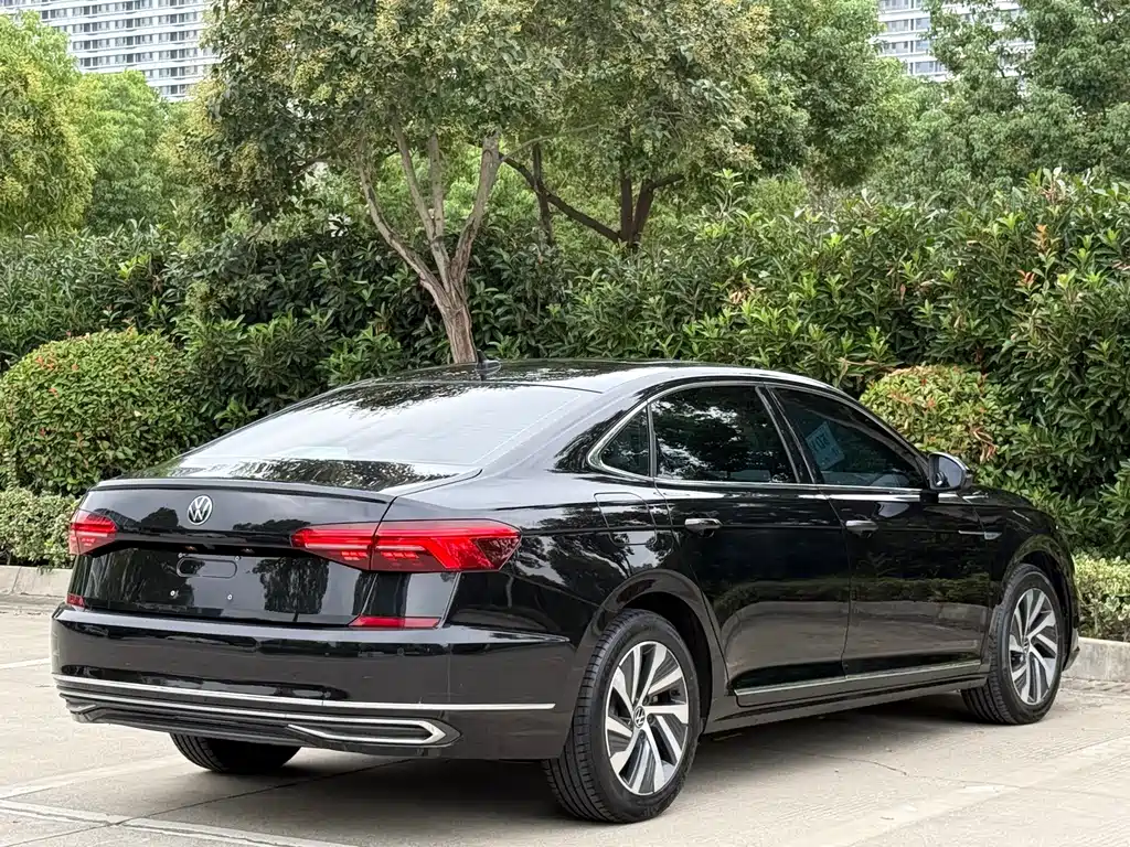 Volkswagen Passat PHEV — миниатюра 5