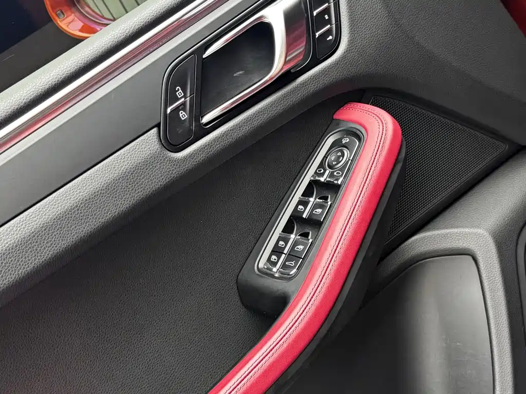 Porsche Macan — миниатюра 15