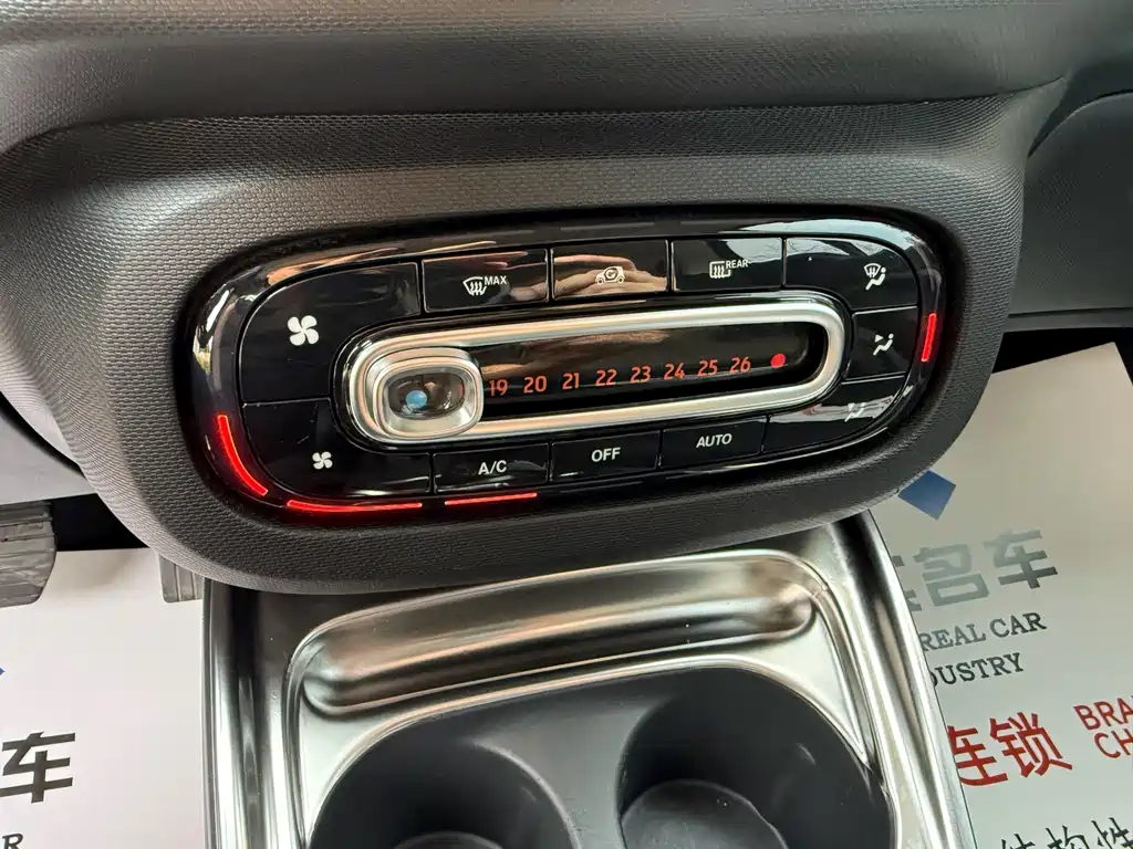 smart Smart Fortwo — миниатюра 12