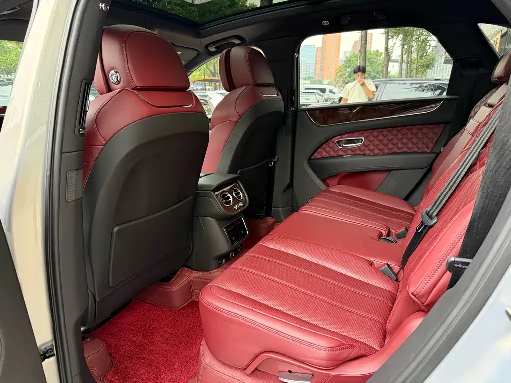 Bentley Bentayga — миниатюра 7