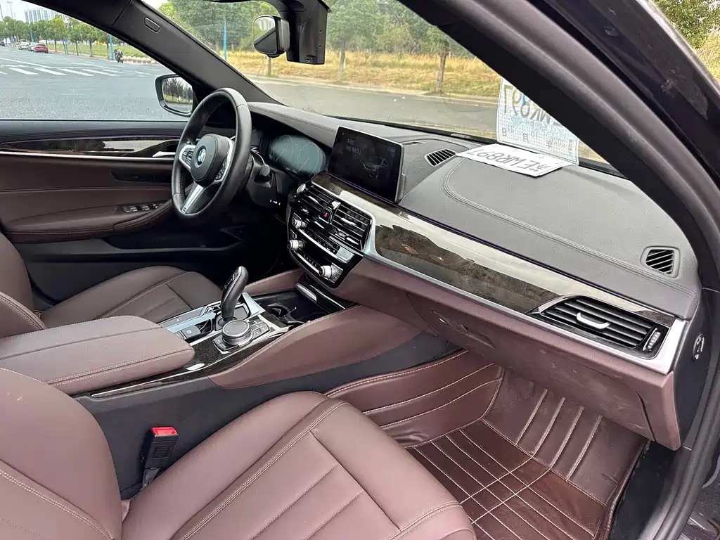 BMW 5 Series — миниатюра 17