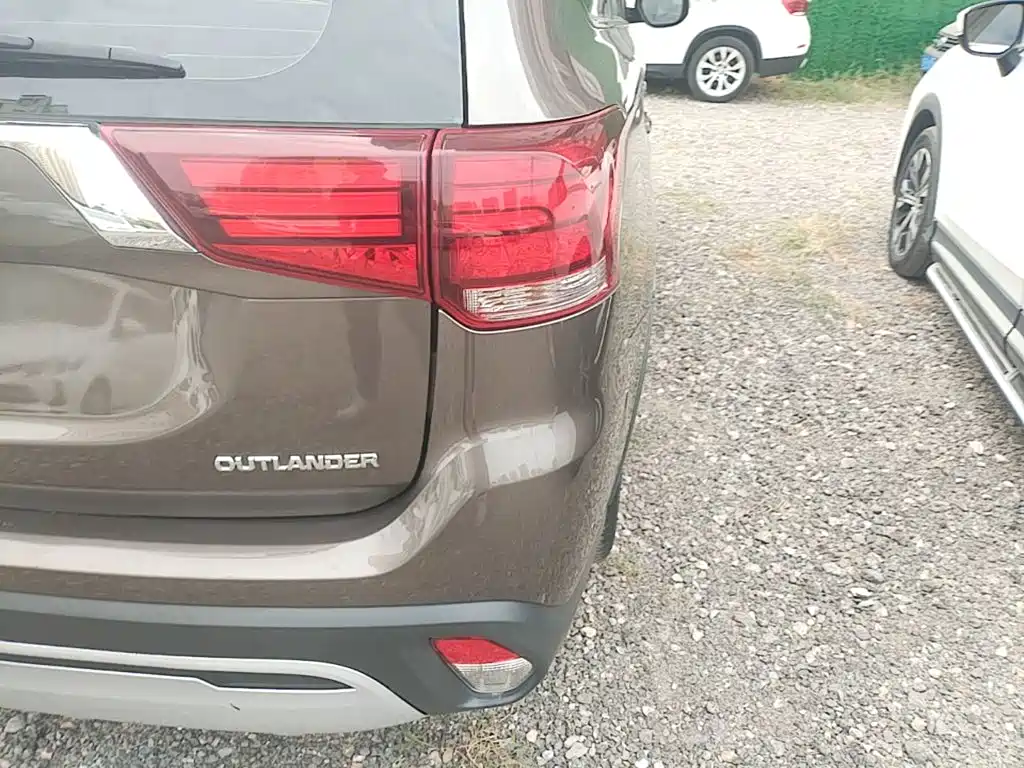 Mitsubishi Outlander — миниатюра 8
