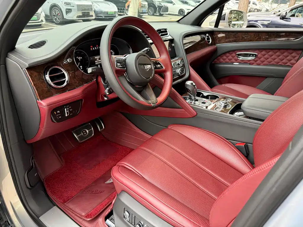 Bentley Bentayga — миниатюра 5