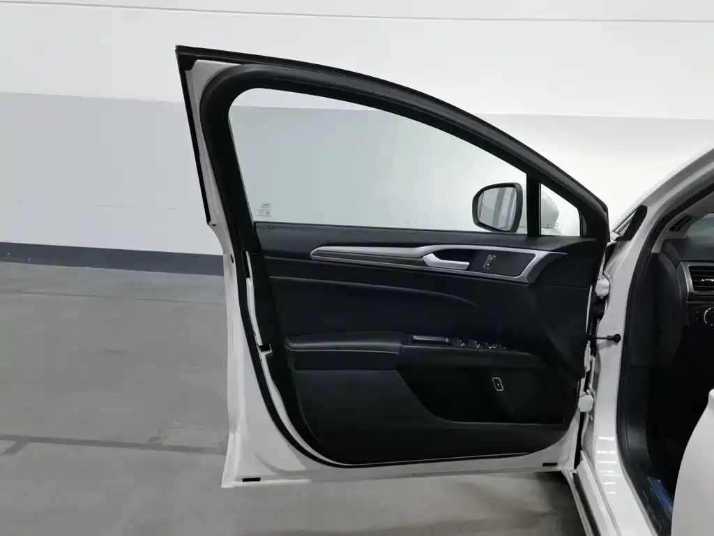 Ford Mondeo New Energy — миниатюра 8