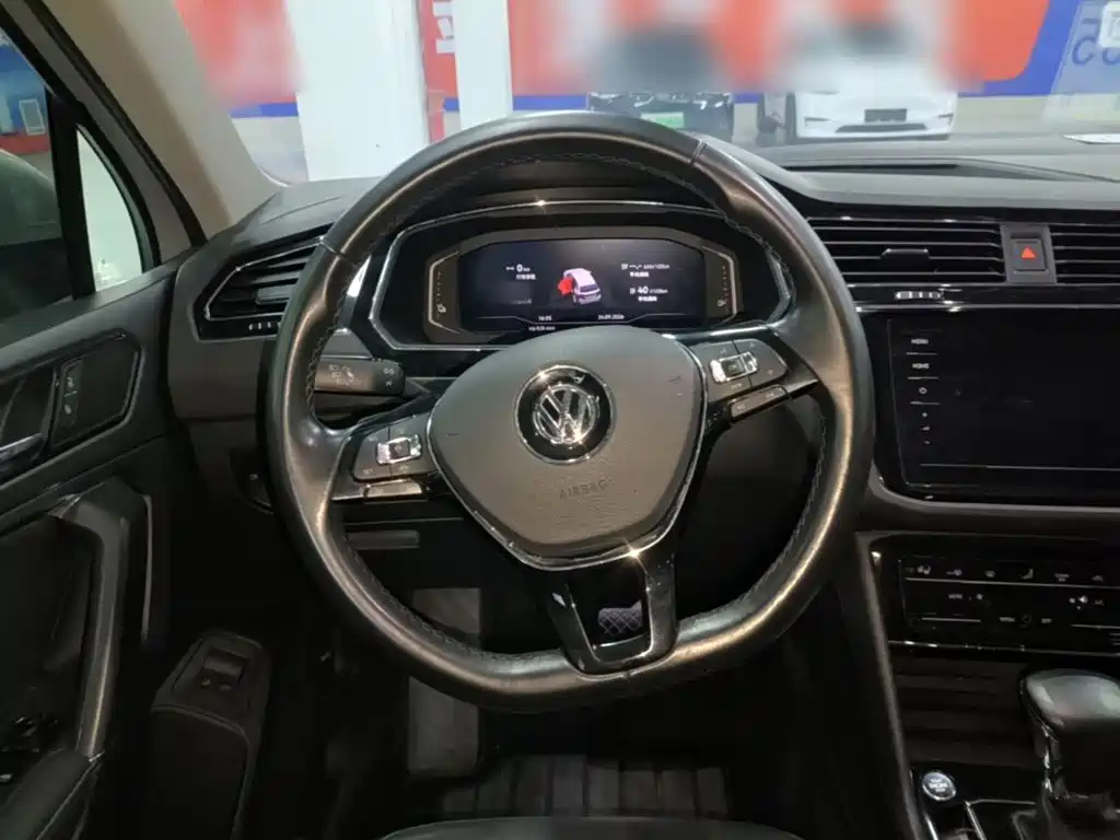 Volkswagen Tiguan L PHEV — миниатюра 11