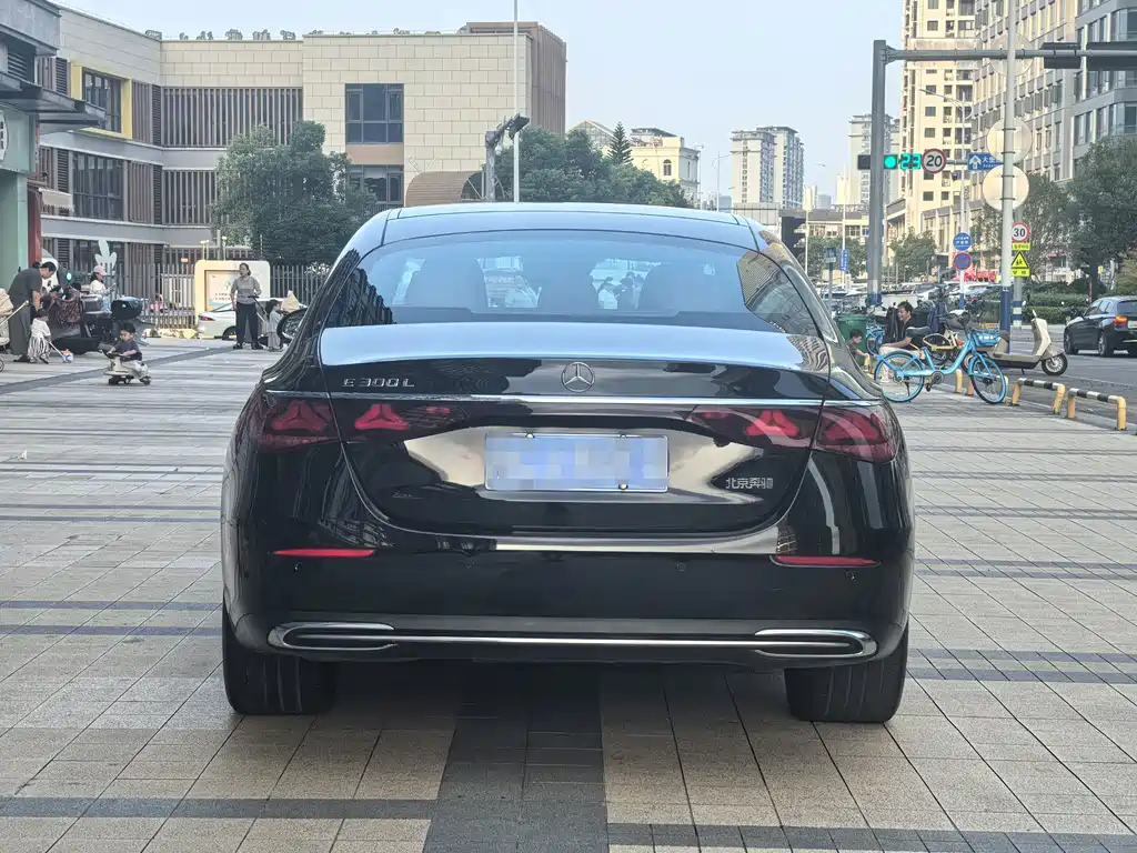 Mercedes-Benz E-Class — миниатюра 9