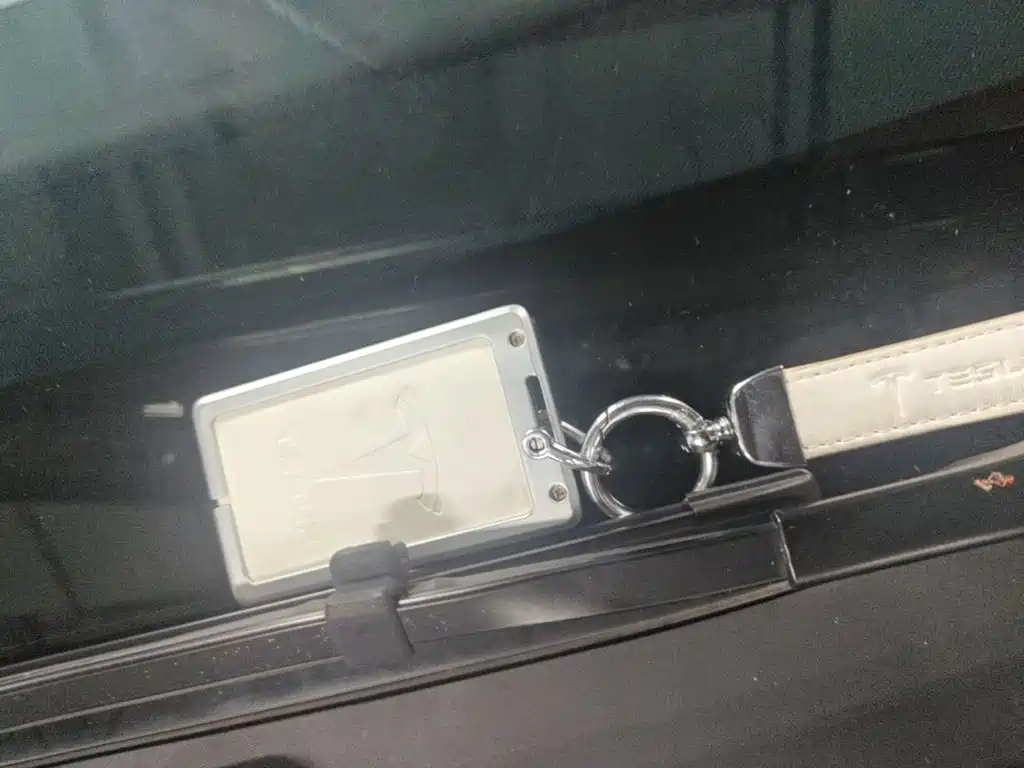Tesla Model 3 — миниатюра 9
