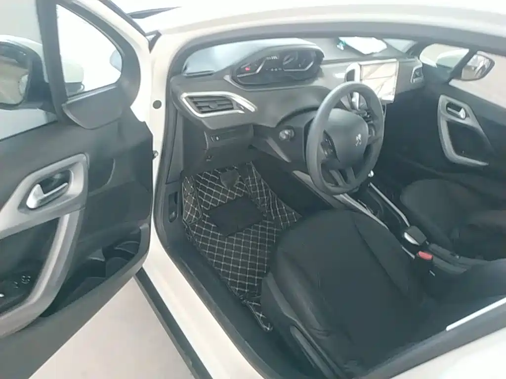 Peugeot 2008 — миниатюра 16