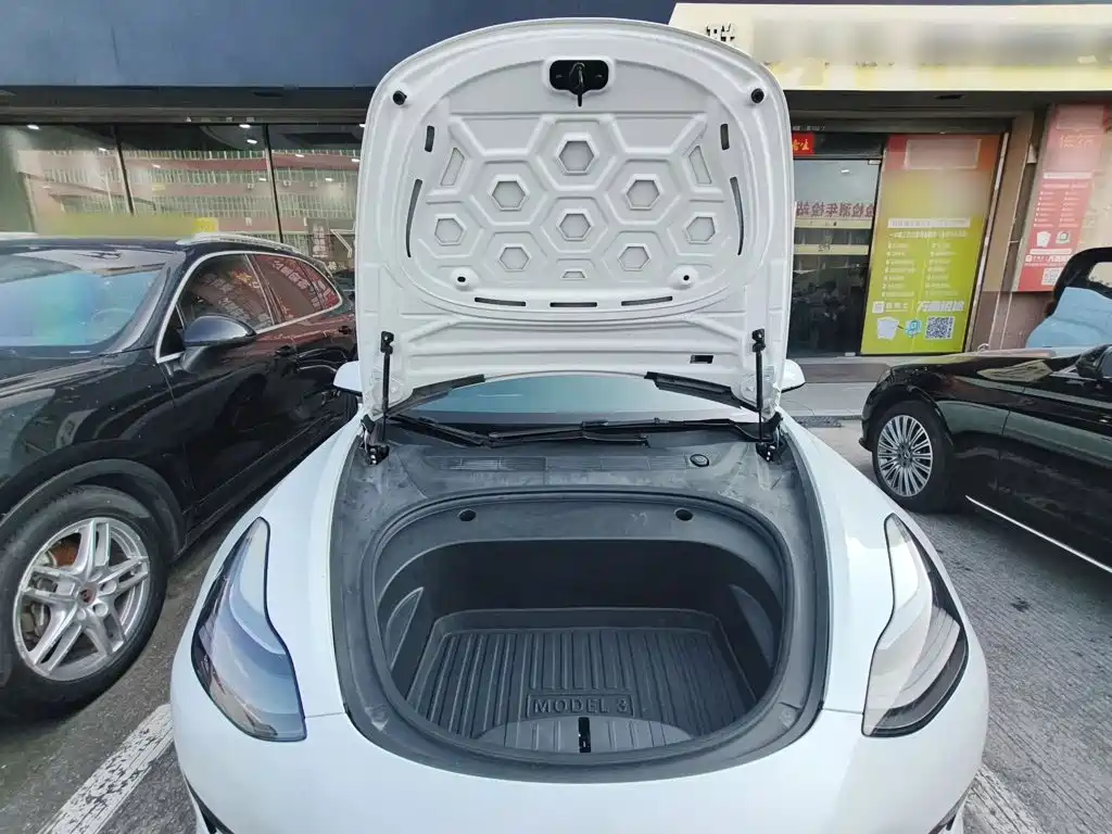 Tesla Model 3 — миниатюра 20