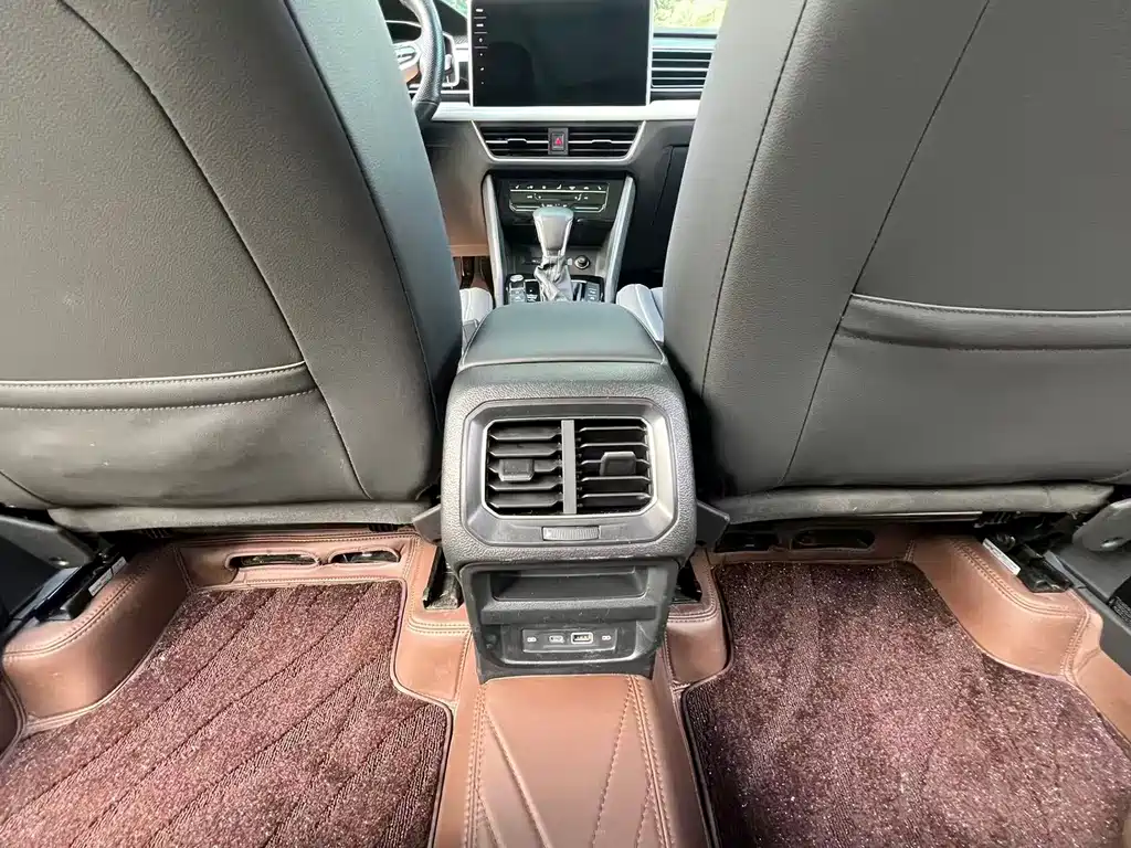 Volkswagen Tiguan L — миниатюра 11