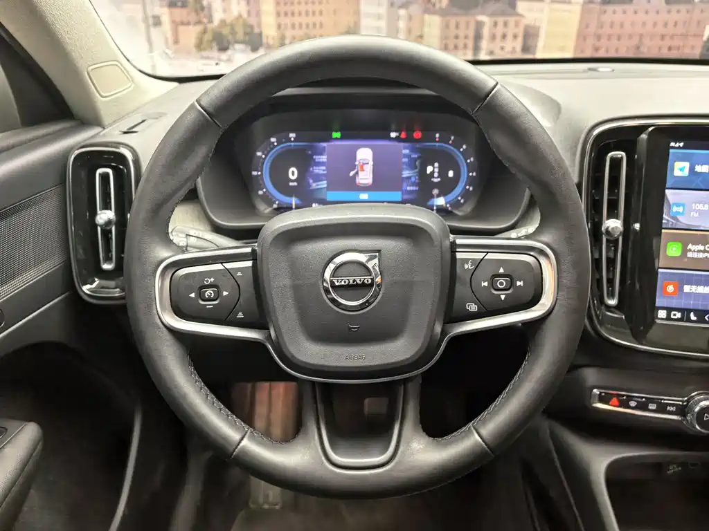 VOLVO XC40
