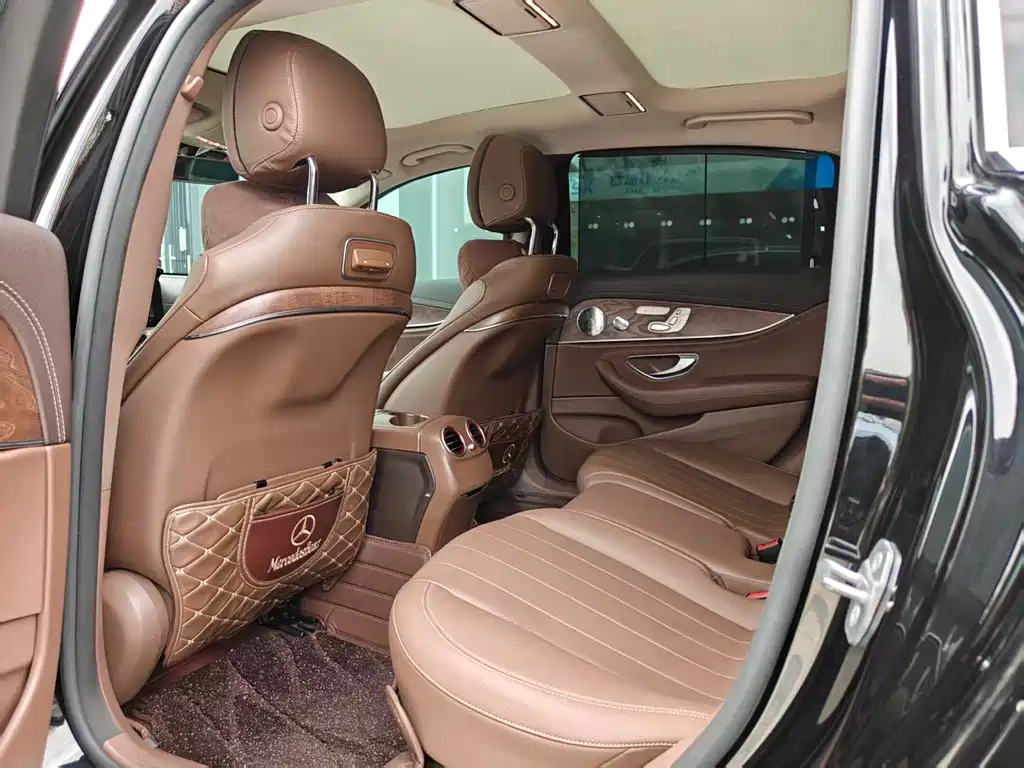 Mercedes-Benz E-Class — миниатюра 16