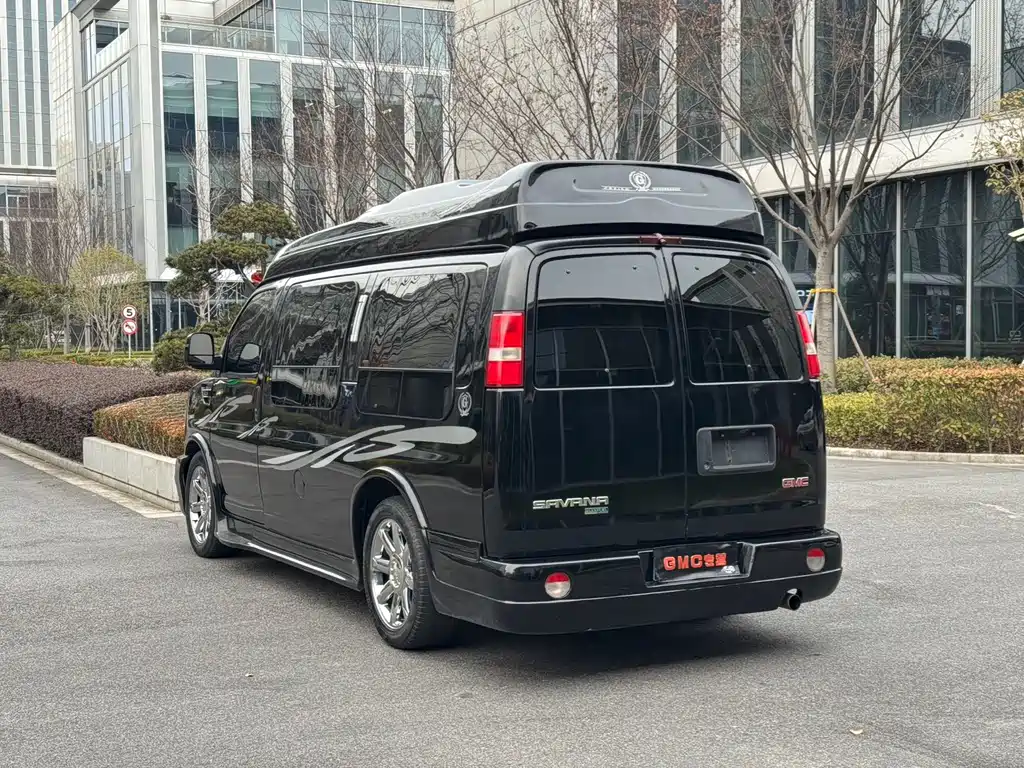 GMC Savana 2011 5.3L 7 мест