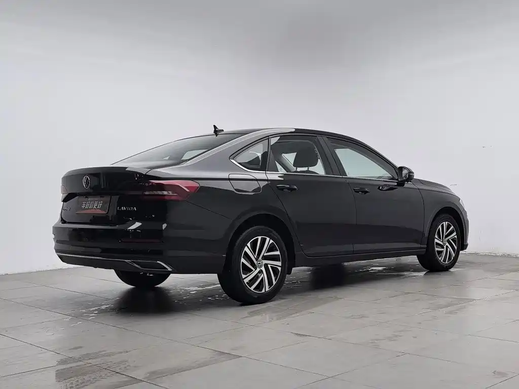 Volkswagen Lavida — миниатюра 2