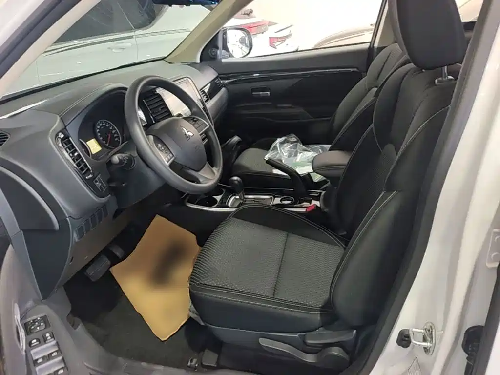 Mitsubishi Outlander — миниатюра 15