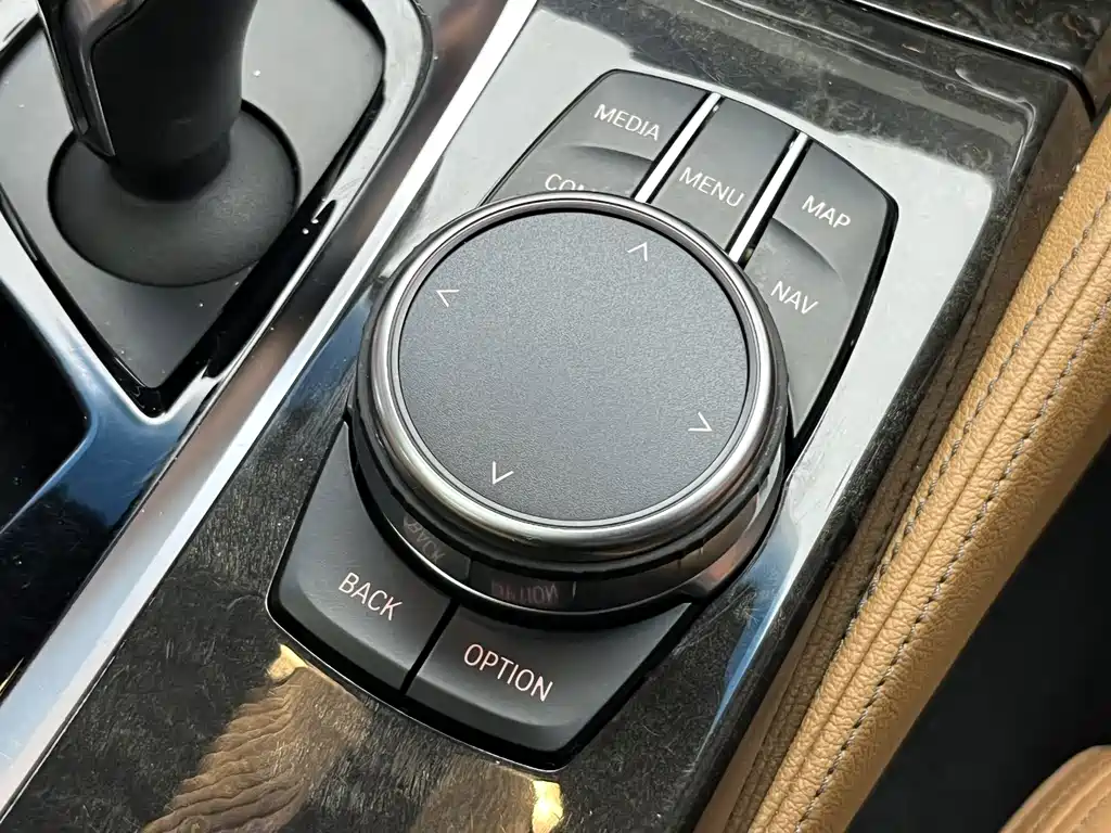 BMW 5 Series — миниатюра 16