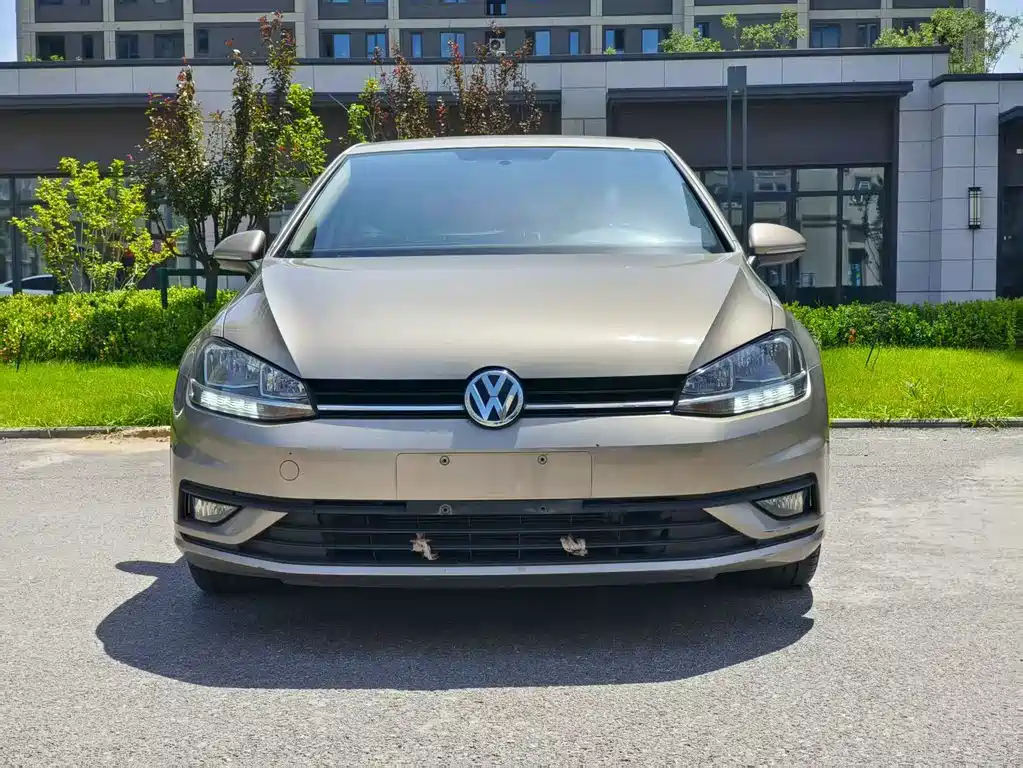 VOLKSWAGEN GOLF