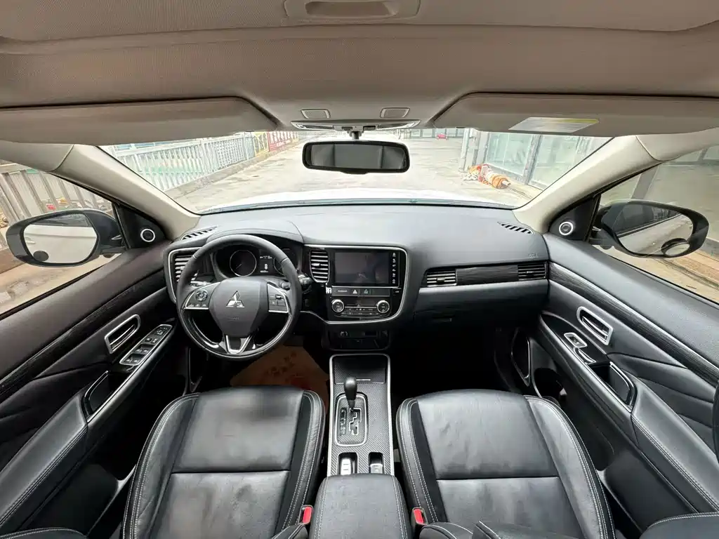 Mitsubishi Outlander — миниатюра 8