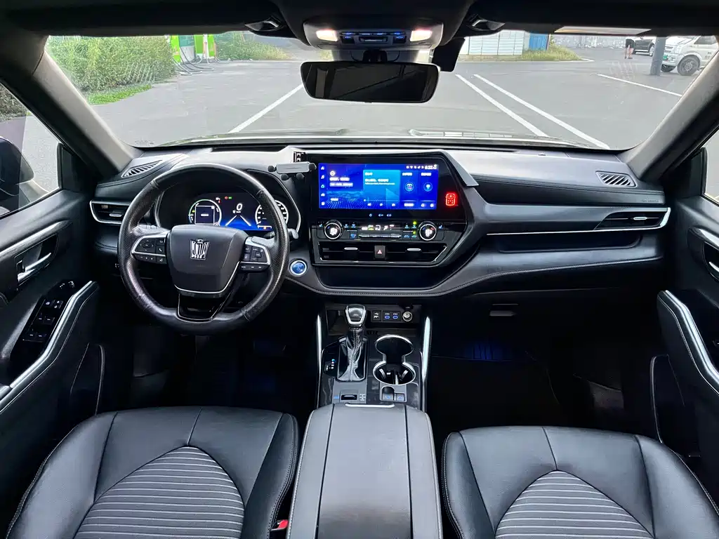Toyota Crown Kluger — миниатюра 20