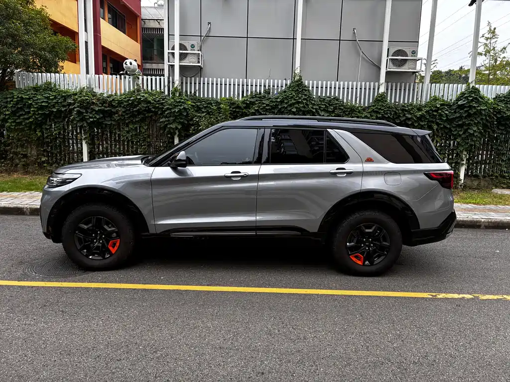 Ford Explorer — миниатюра 7