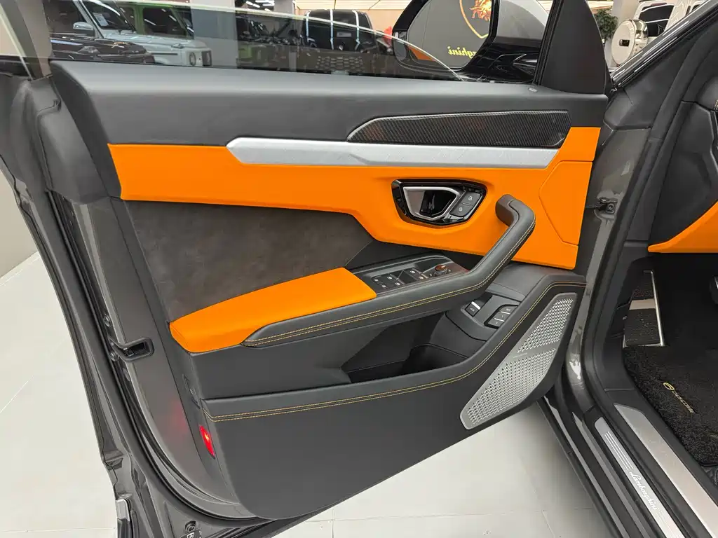 Lamborghini Urus - фото 17
