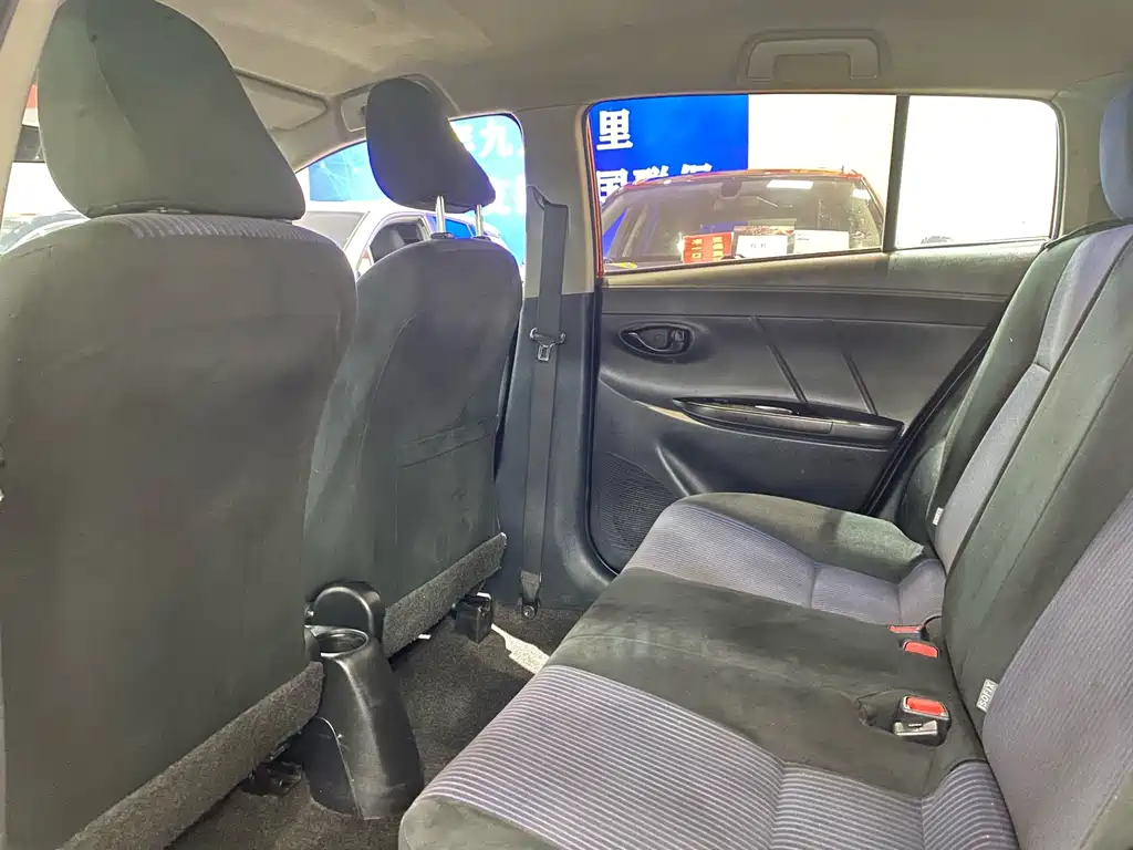 Toyota Yaris L — миниатюра 5
