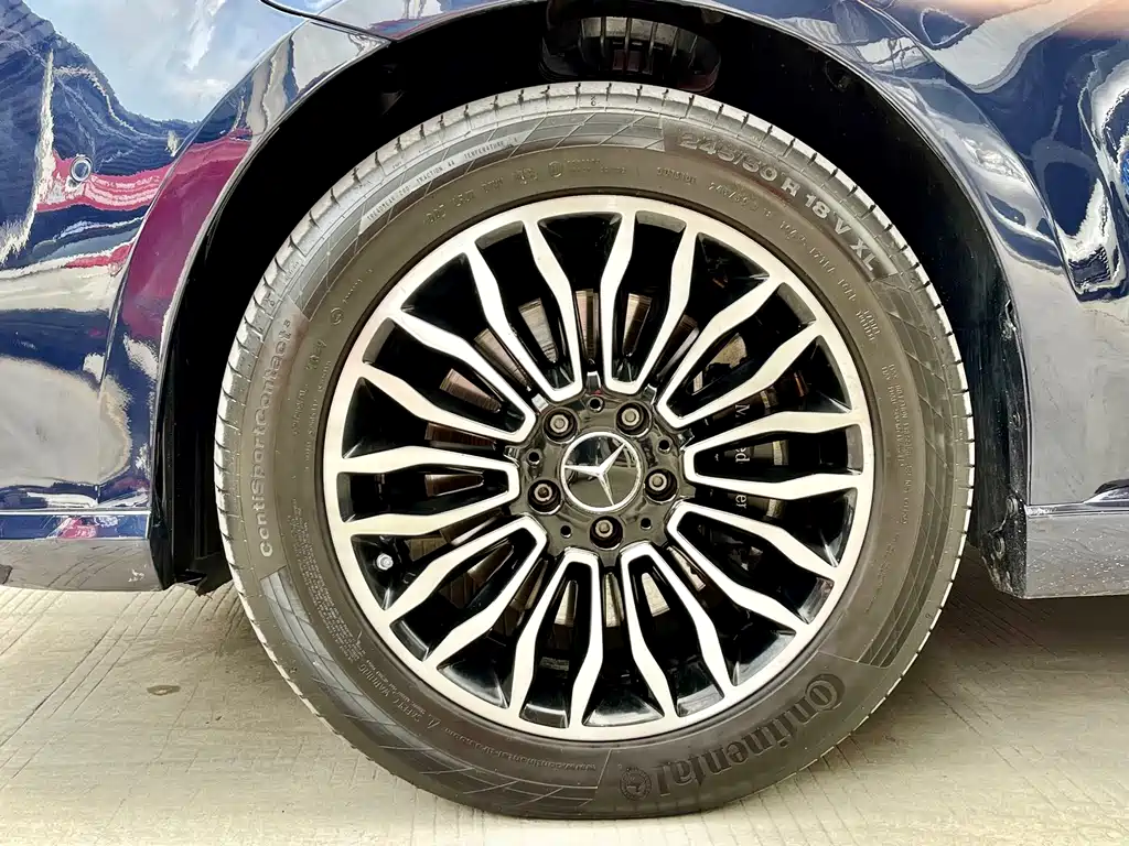 Mercedes-Benz V-Class — миниатюра 28