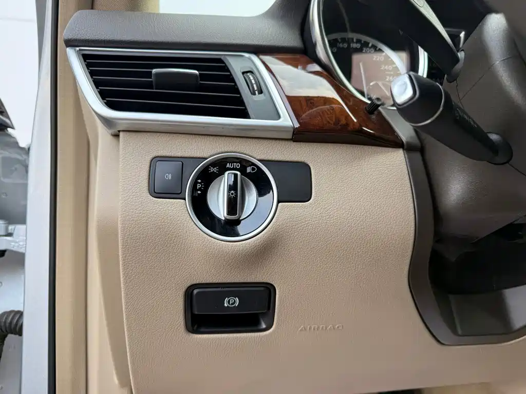 Mercedes-Benz M-Class — миниатюра 13