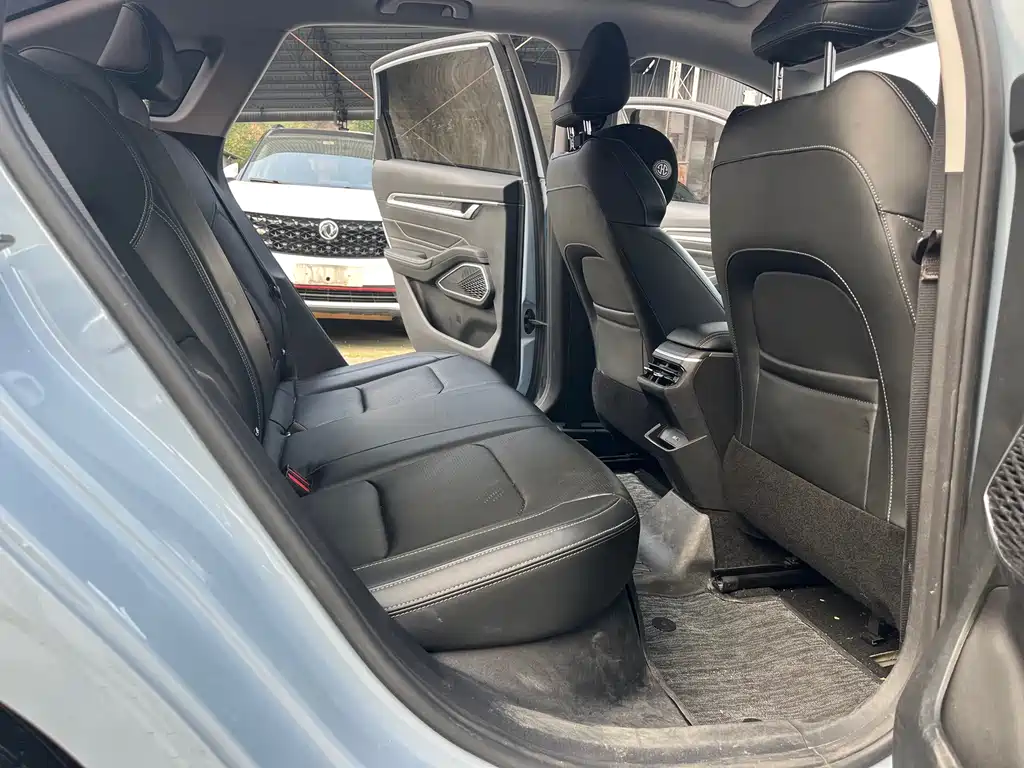 Geely Emgrand — миниатюра 13