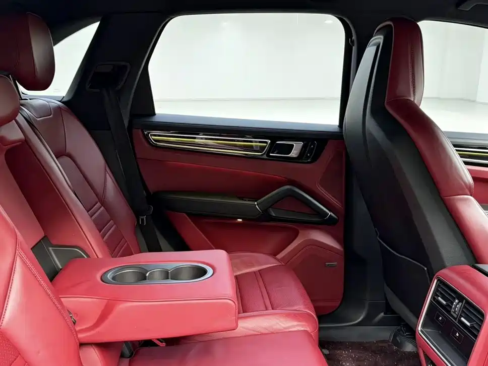 Porsche Cayenne — миниатюра 6