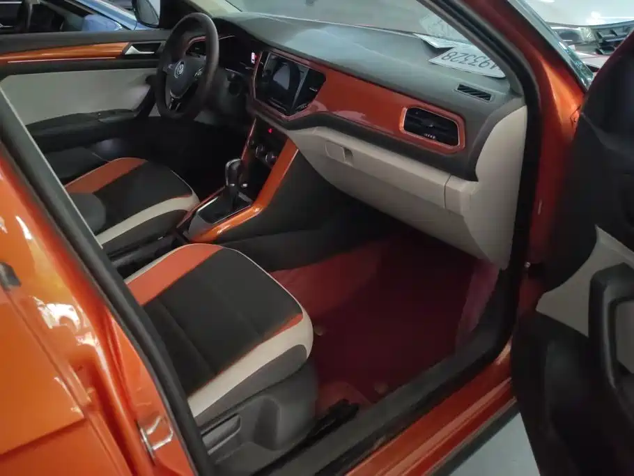 Volkswagen T-Roc — миниатюра 8