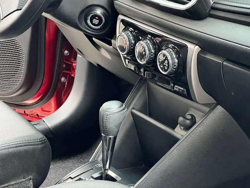 Toyota Yaris L — миниатюра 7