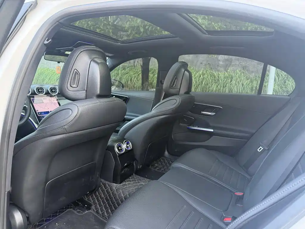 Mercedes-Benz C-Class — миниатюра 6