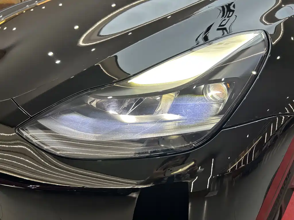 Tesla Model Y — миниатюра 30