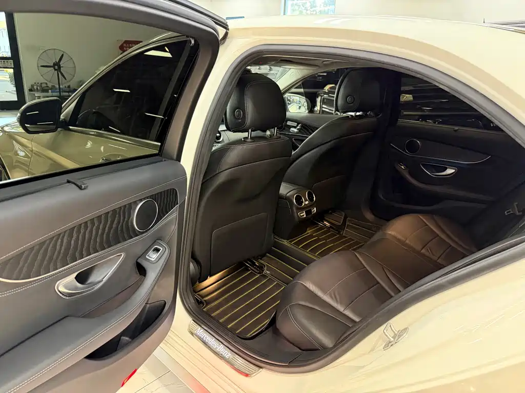 Mercedes-Benz C-Class — миниатюра 12