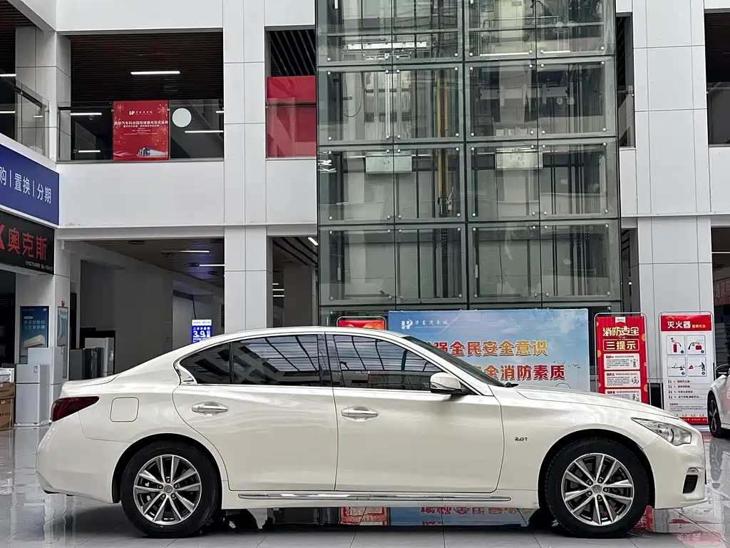 INFINITI Q50L