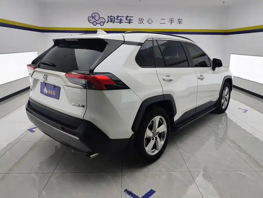 Toyota RAV4 — миниатюра 3