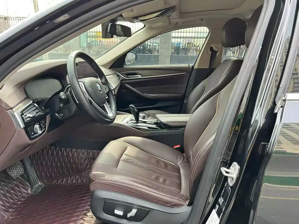 BMW 5 Series — миниатюра 4